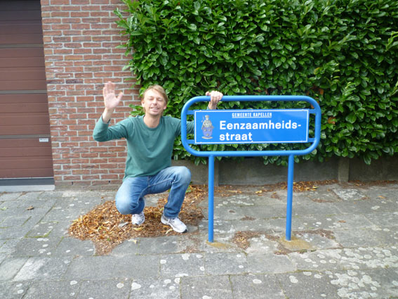Waving Huub