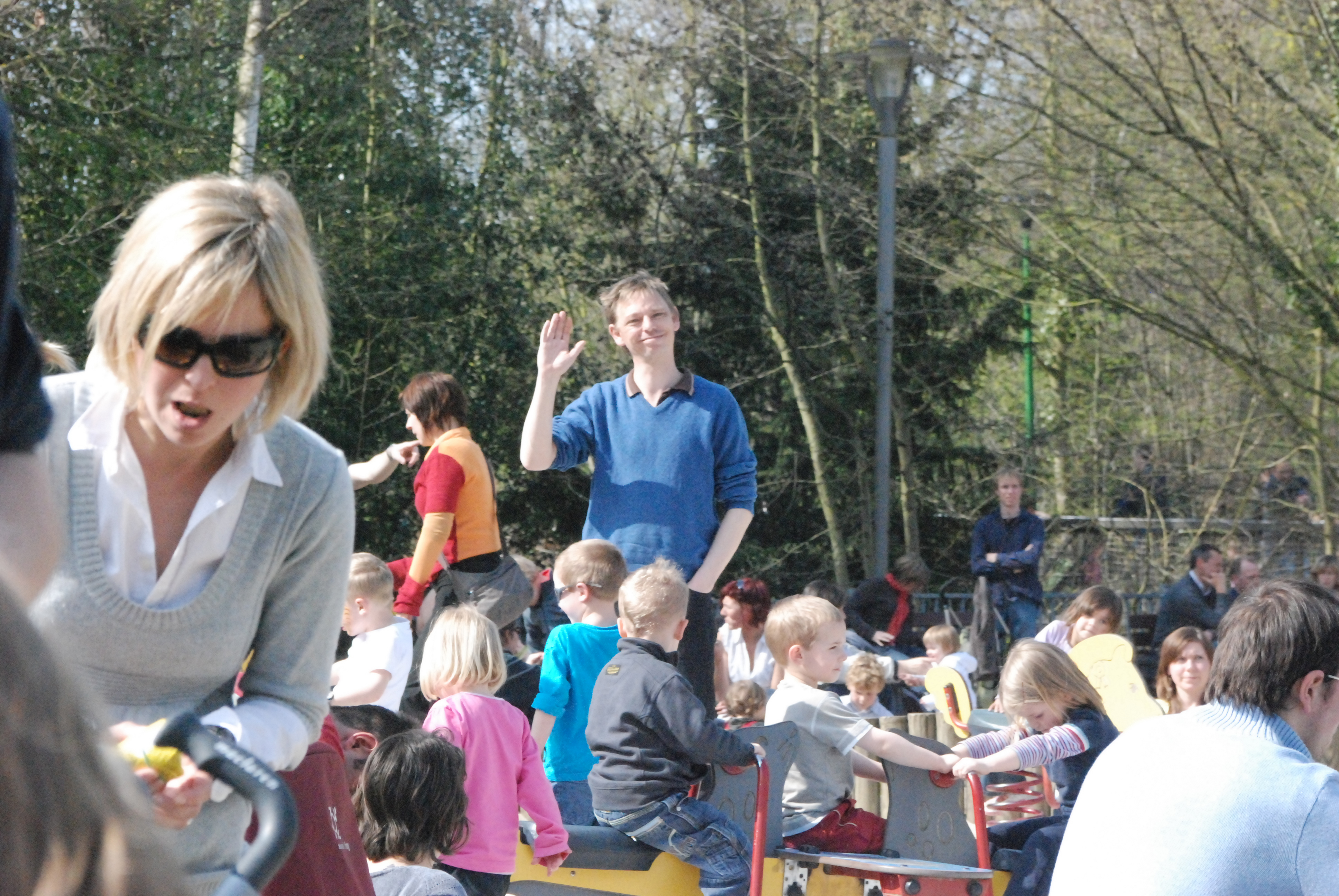 Waving Huub